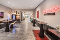 Central coffee break station