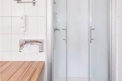 Guest room bath