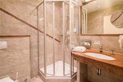 Guest room bath