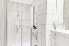 Guest room bath