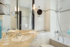 Guest room bath