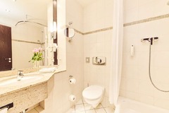 Guest room bath