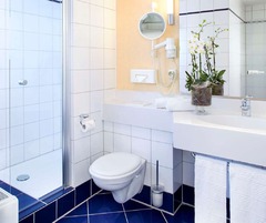 Guest room bath