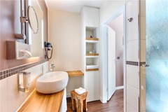 Guest room bath