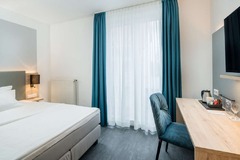 King size business room