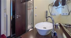 Guest room bath