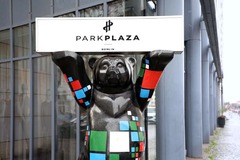 Exterior bear statue