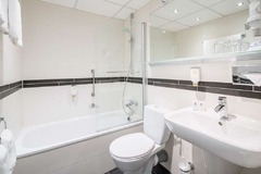 Guest room bath