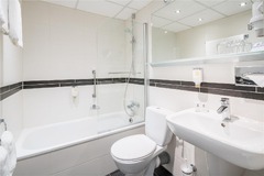 Guest room bath