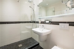 Guest room bath