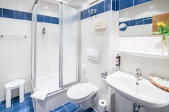 double room bathroom