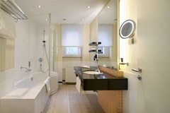 Guest room bath