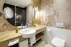 Guest room bath