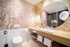 Guest room bath
