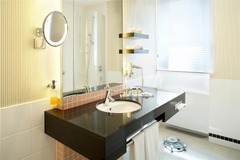 Guest room bath