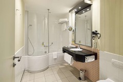 Guest room bath