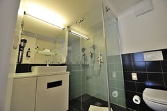 Guest room bath