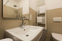 Guest room bath