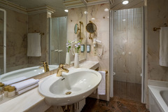 Mahagoni Suite Badezimmer