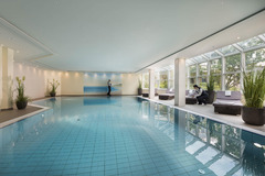 Indoor-Pool im Maritim Hotel Würzburg