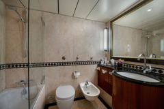 Badezimmer der Suite im Maritim Hotel Würzburg