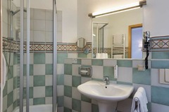 Standard Guest Room Bath