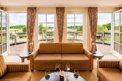 Living room Castanea Suite