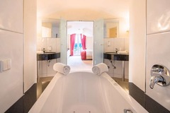 Suite Bathroom