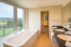 Golf View Suite Bathroom