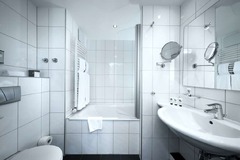 Guest room bath