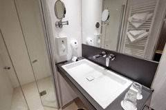 comfort class bathroom