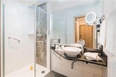 Classic Plus bathroom