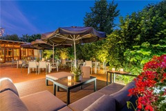 lounge restaurant terrace