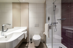 Premier Inn Germany bathroom