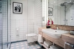 Comfort double room bathroom