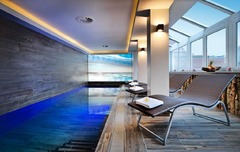 Swimming pool with counter-current system