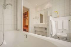 Guest room bath