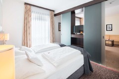Suite bedroom