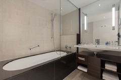 Junior Suite bathroom