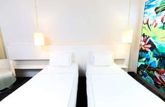 Guest room twin