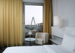 artotel river view