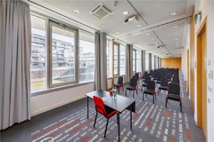 Seo Theater hinter Moderator II