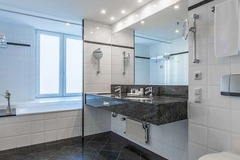 Junior Suite - Bathroom