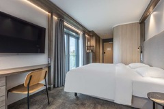 Standard Corner Room