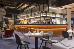 Bar & Lounge