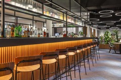 Bar & Lounge