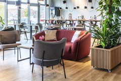 Bar & Lounge