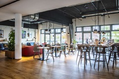 Bar & Lounge