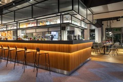 Bar & Lounge