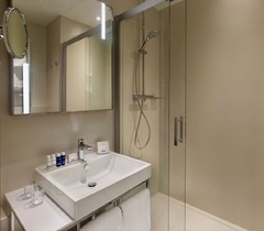 Bathroom Superior room atrium view